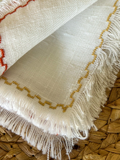 Napkins set of 4 ~ Coloured edge detail