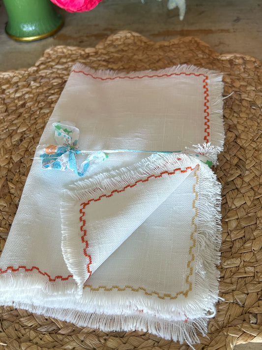 Napkins set of 4 ~ Coloured edge detail