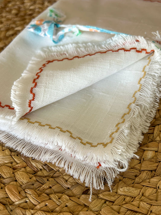 Napkins set of 4 ~ Coloured edge detail