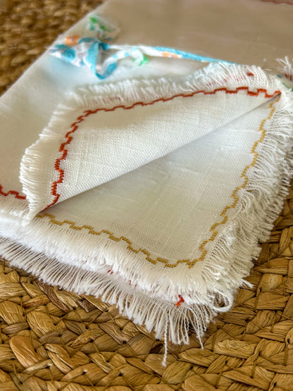 Napkins set of 4 ~ Coloured edge detail